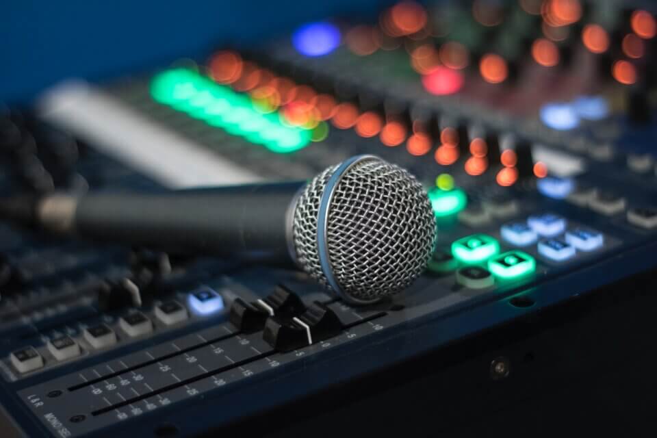 Photo By Michael Maasen microphone on DJ controller